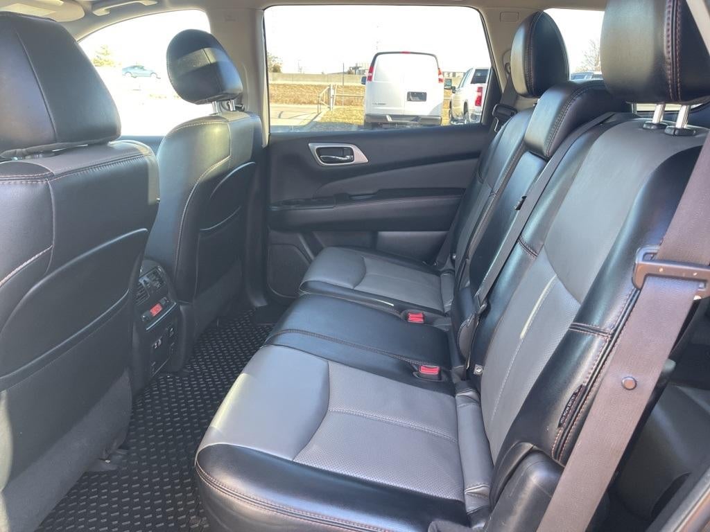 2020 Nissan Pathfinder SL