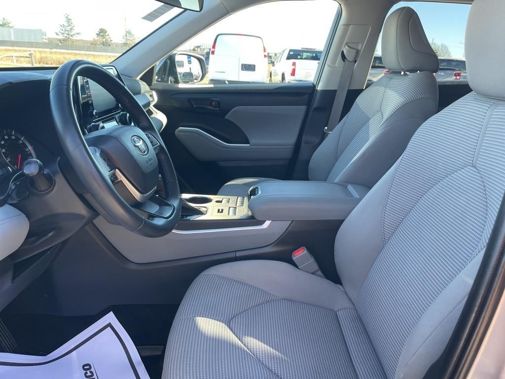 2022 Toyota HIGHLANDER LE