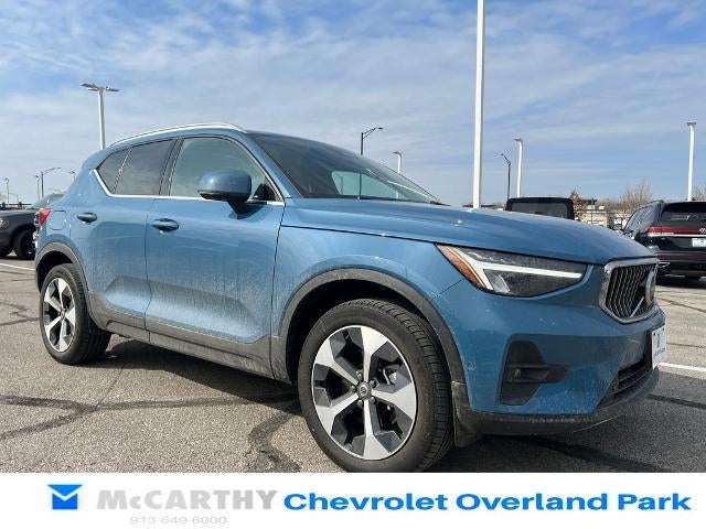 2025 Volvo XC40 Plus Bright Theme