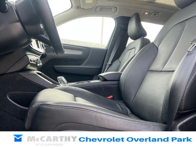2025 Volvo XC40 Plus Bright Theme
