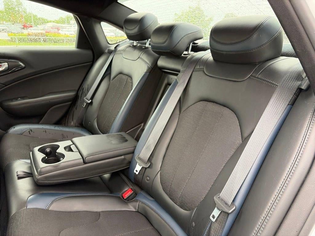 2016 Chrysler 200 S