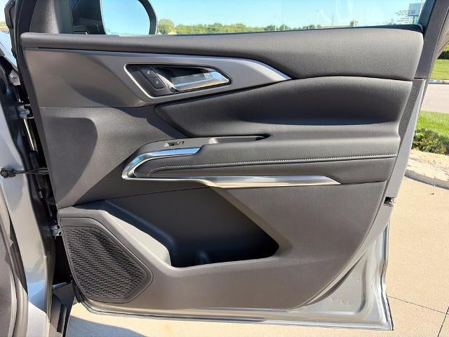 2027 Chevrolet Traverse LT w/2LT