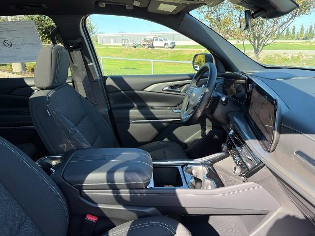 2027 Chevrolet Traverse LT w/2LT