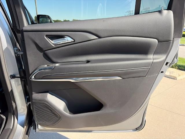 2027 Chevrolet Traverse LT w/2LT