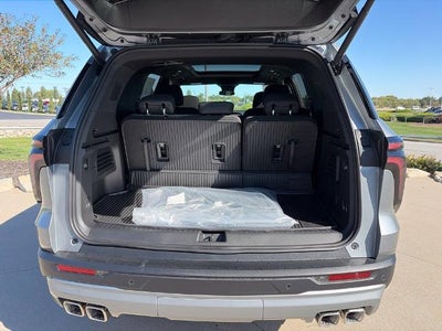 2027 Chevrolet Traverse LT w/2LT