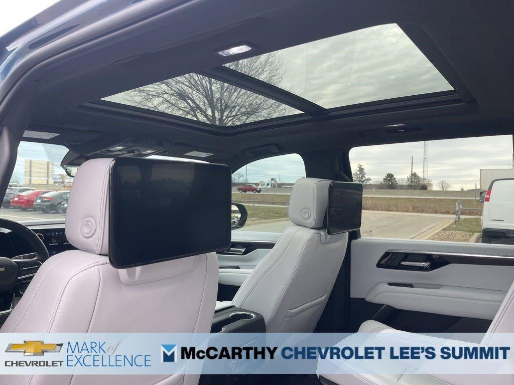 2025 Chevrolet Suburban 4WD Premier
