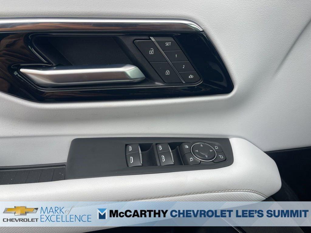 2025 Chevrolet Suburban 4WD Premier
