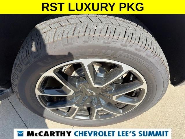 2024 Chevrolet Suburban RST - Photo 18