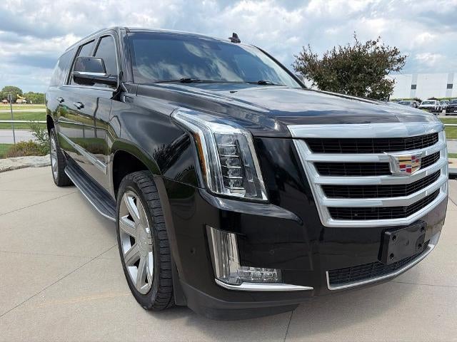 Used 2020 Cadillac Escalade ESV Luxury with VIN 1GYS4HKJ6LR110210 for sale in Kansas City