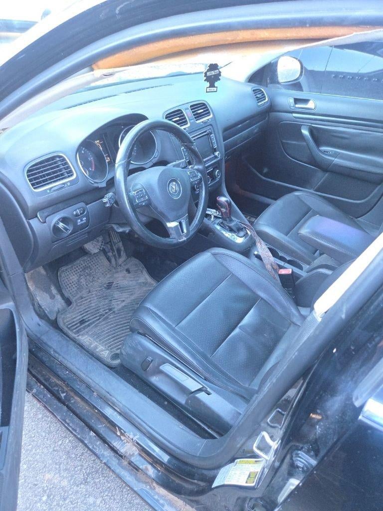 2013 Volkswagen Jetta SportWagen TDI w/Sunroof & Nav