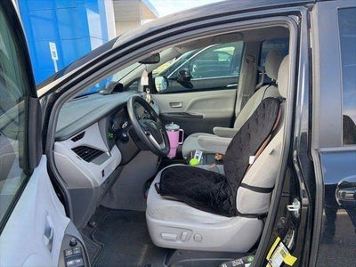 2018 Toyota Sienna LE Auto Access Seat