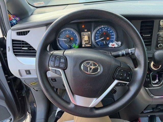 2018 Toyota Sienna LE Auto Access Seat