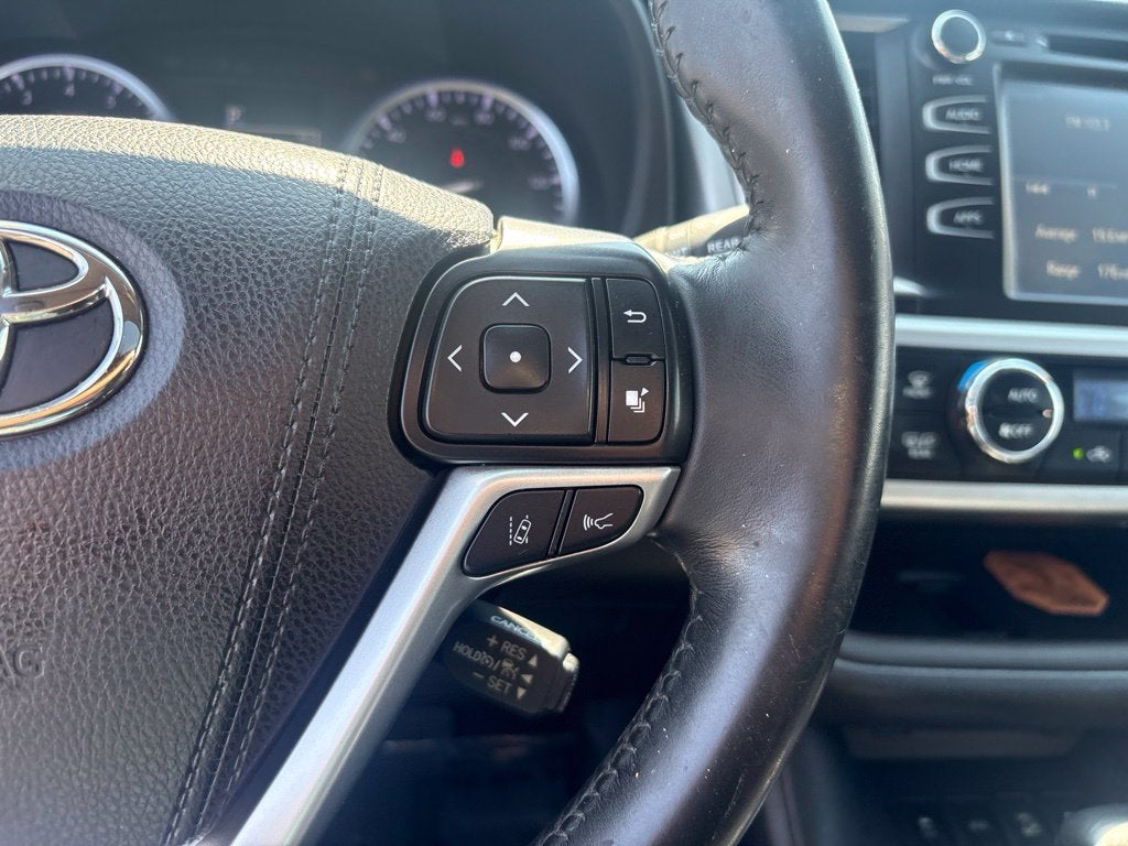 2017 Toyota Highlander SE