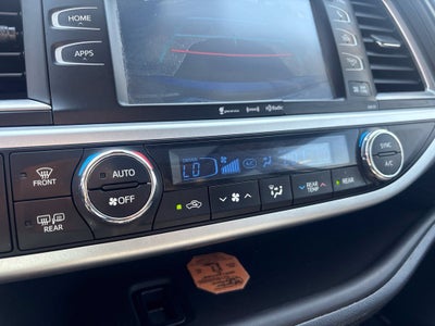 2017 Toyota Highlander SE