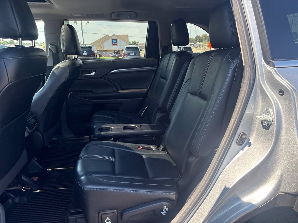 2017 Toyota Highlander SE