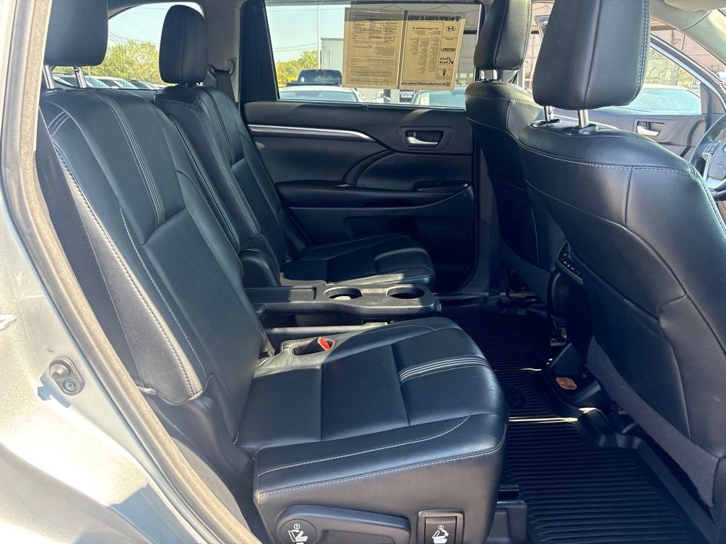 2017 Toyota Highlander SE