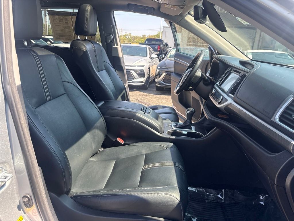 2017 Toyota Highlander SE