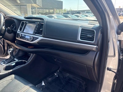 2017 Toyota Highlander SE