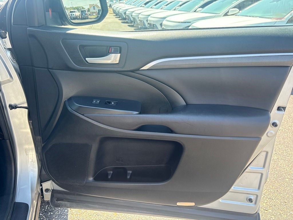 2017 Toyota Highlander SE