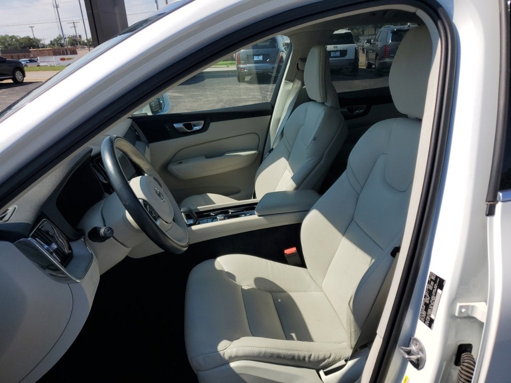 2023 Volvo XC60 B5 Plus Bright Theme