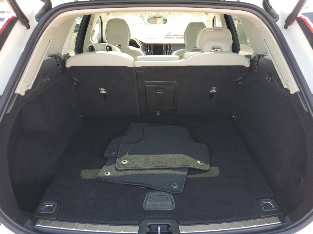 2023 Volvo XC60 B5 Plus Bright Theme